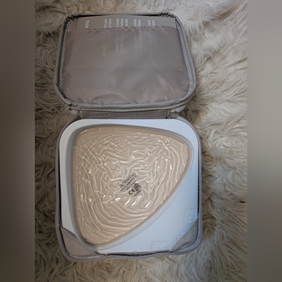 Amoena Natura Cosmetic 2S Breast Form prosthetic Size 7 Style 320 Symmetrical